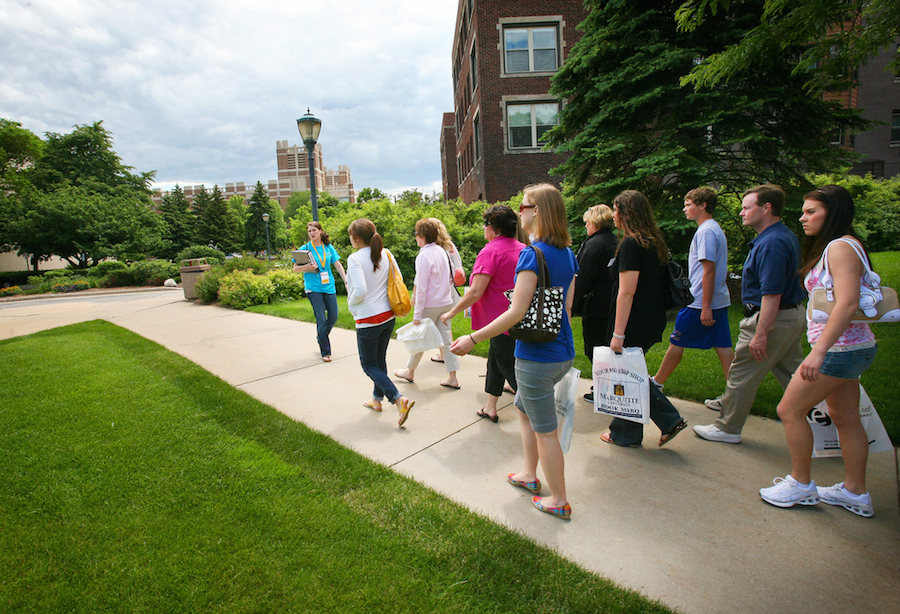 tour-guide- system-for-college-tours